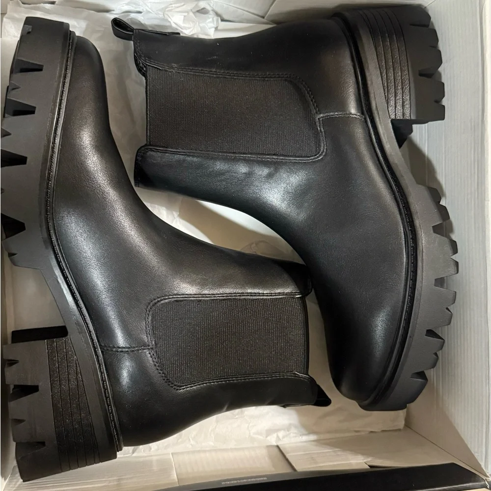 Windsor Boots - Picture 1 of 3